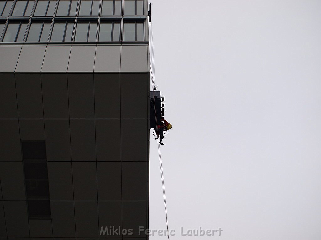 Tag 2 Uebung BF Koeln Hoehenretter Kranhaus 2  P294.JPG